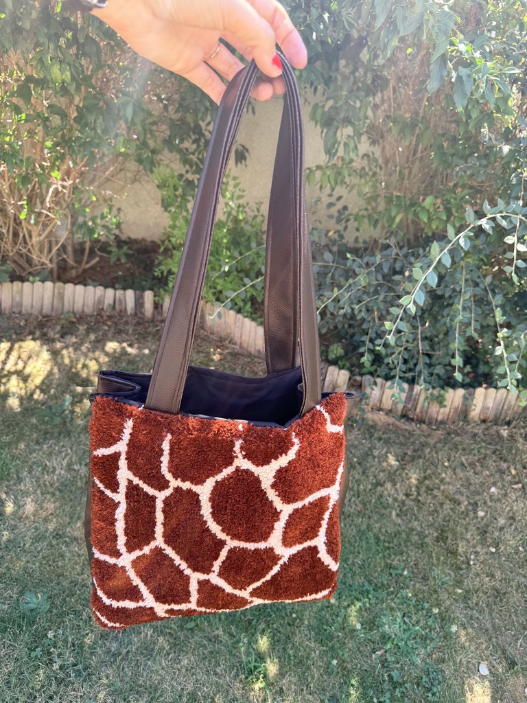 Handmade tufted bag "Giraffe"