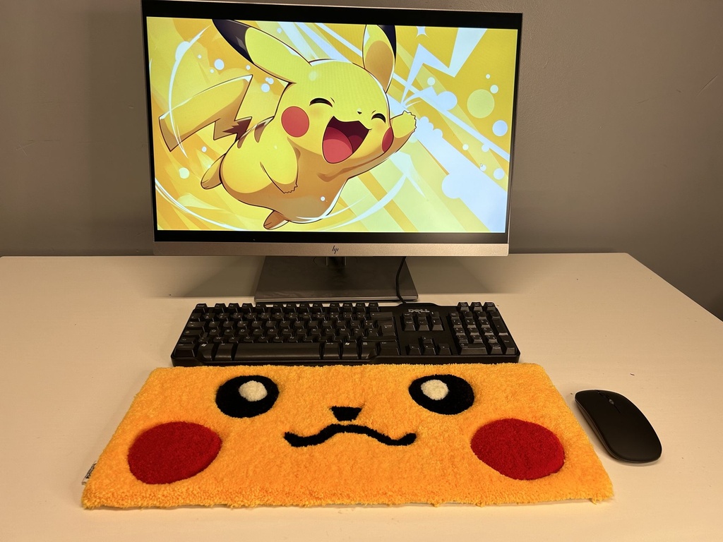 Repose-Poignet Tufté Artisanal — Petite Créature Jaune Électrique | Desk Décoration Fait Main